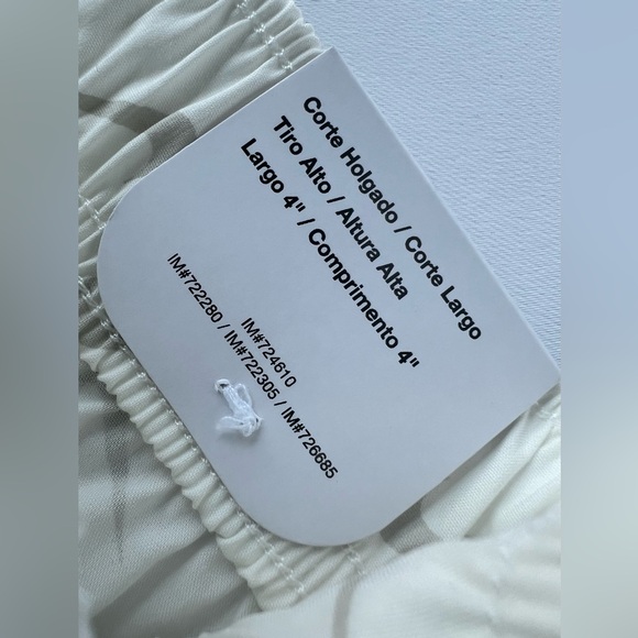 Nike Women’s Loose Fit 4” High-Waisted Woven Shorts Size: XS Color:Sail/Sail NWT - Picture 5 of 11